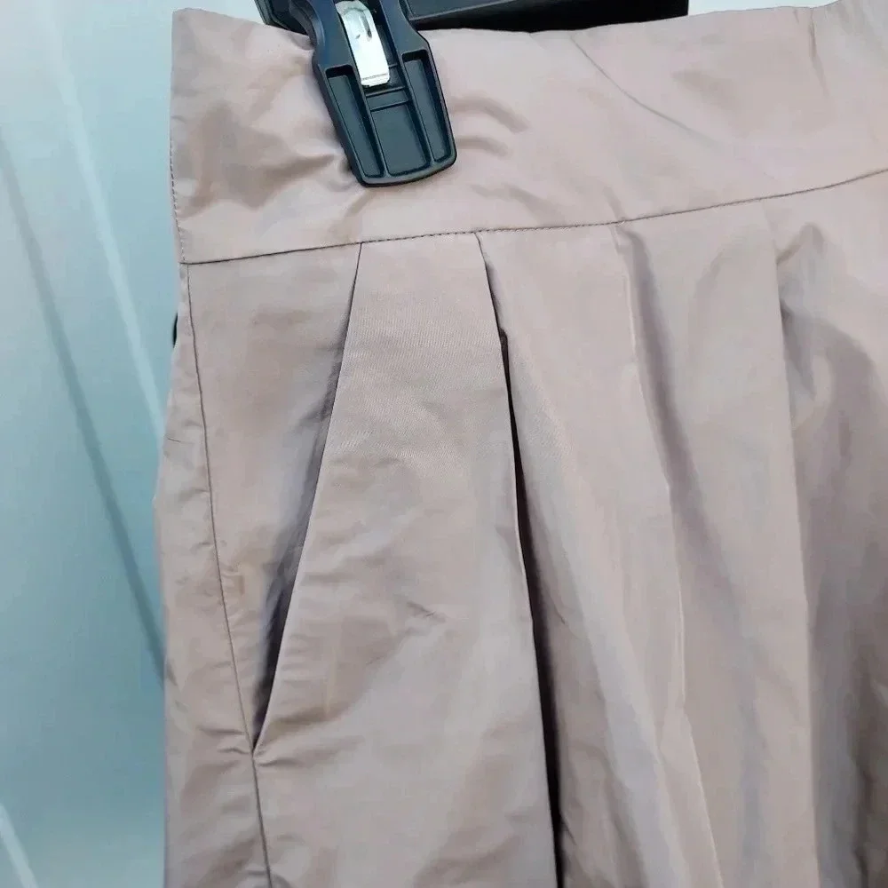 Ann Taylor Pleated Skirt Size 6 Beige